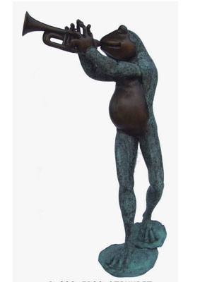 Bronze Frog Playing Trumpet Bronze Frog Playing Trumpet