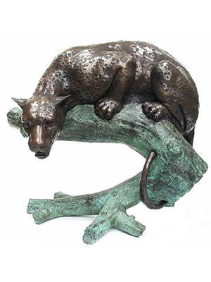 Cheetah on Tree Cheetah on Tree