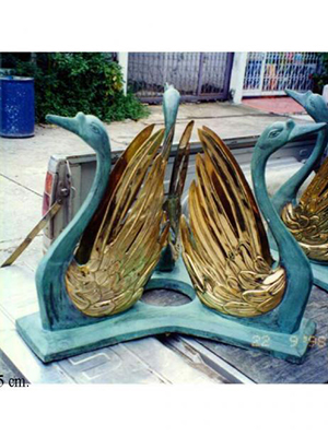 3 Swans Table 3 Swans Table