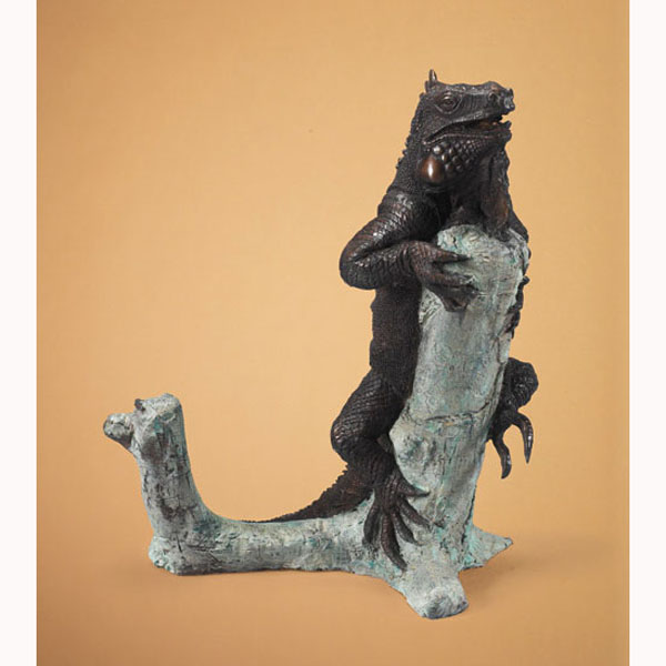 Bronze Salemander on Log Fountain Bronze Salemander on Log Fountain