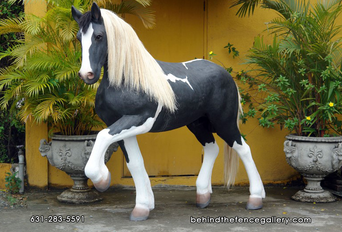 Lifesize Piebald Horse - Black & White Lifesize Piebald Horse - Black & White