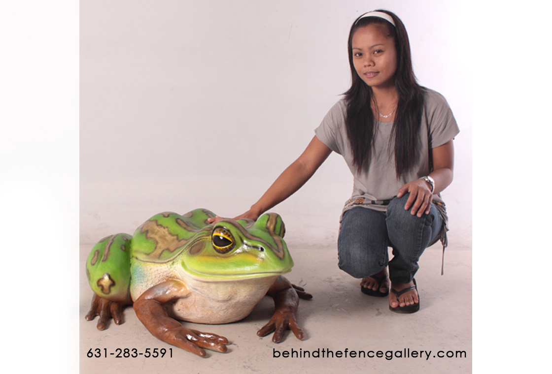 Giant Frog Statue Green and Golden Bell Reptile Theme Giant Frog Statue Green and Golden Bell Reptile Theme